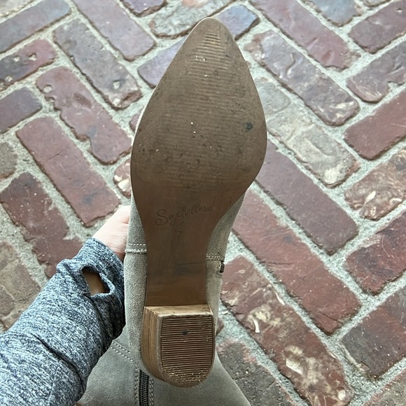 Seychelles Suede Pointed Toe Ankle Booties - Picture 2 of 5